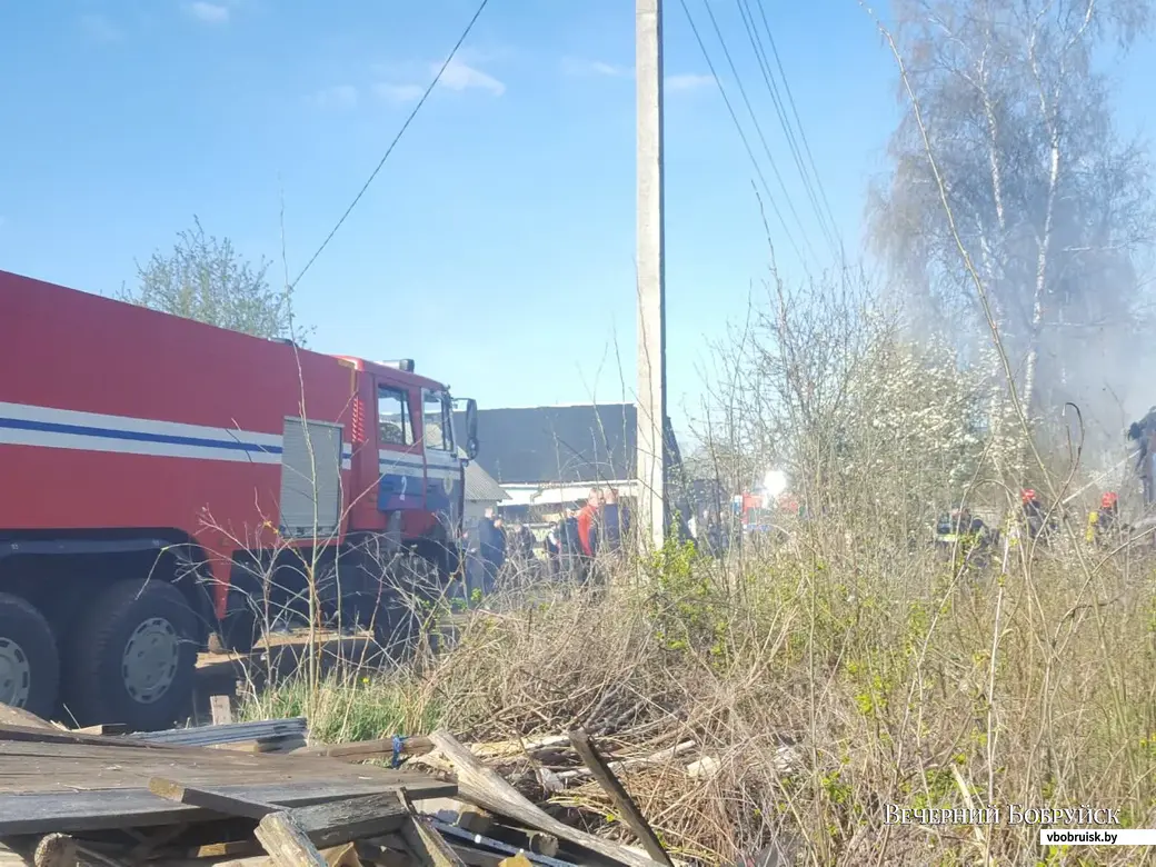 На первомайский праздник в Бобруйске сгорел дом (+видео) | bobruisk.ru