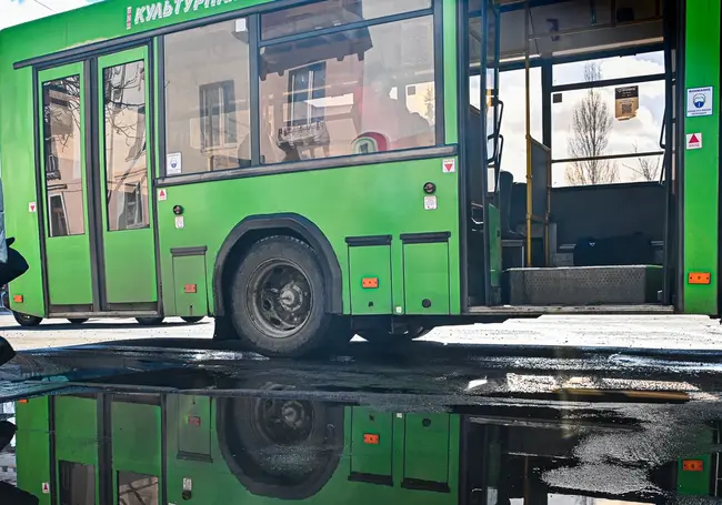 Автобусы пойдут до кладбищ: изменения в расписании городского автотранспорта накануне Радуницы