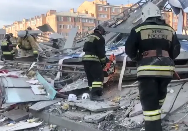 В российском Владикавказе после взрыва обрушился торговый центр