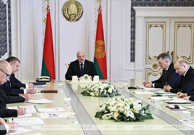 Лукашенко потребовал определиться с перспективами развития мотовелозавода