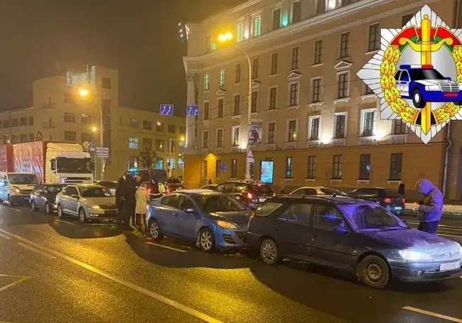 Пять авто столкнулись в Минске на проспекте Независимости