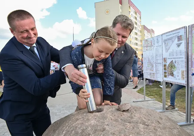 В микрорайоне №7 Бобруйска заложили капсулу в честь начала строительства новой школы. Наш фоторепортаж
