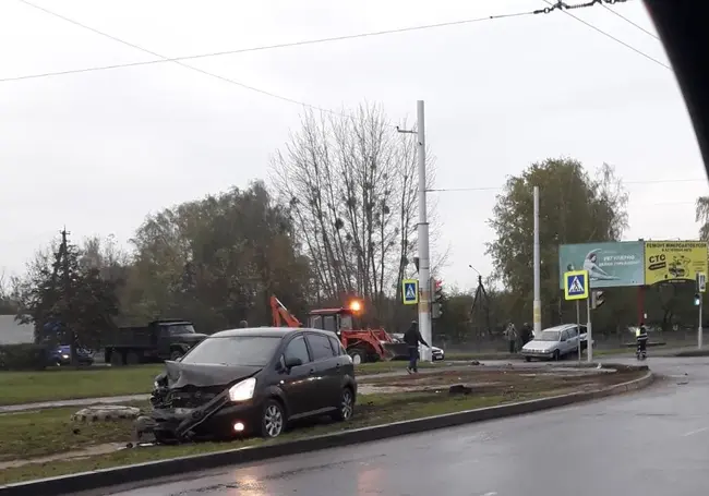 Серьезная авария на перекрестке Шинной-Энергетиков – фото