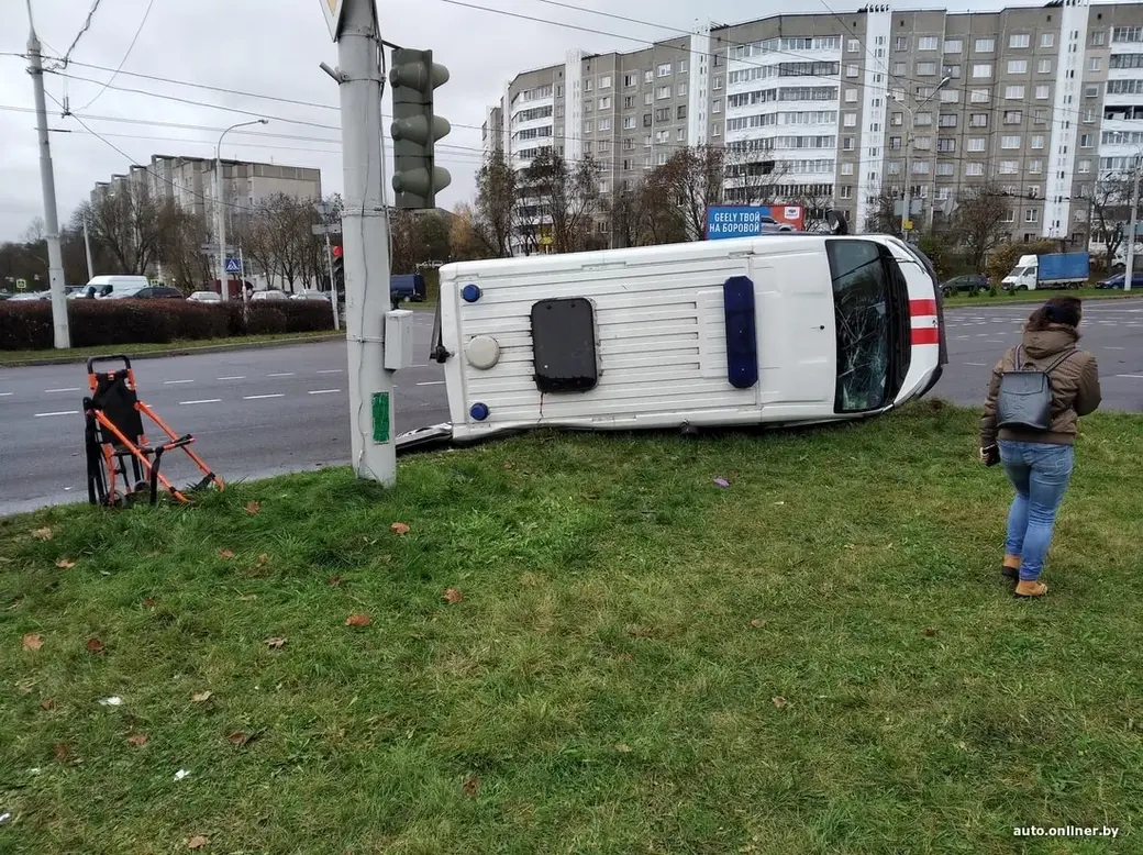 В Минске перевернулась машина скорой помощи | bobruisk.ru