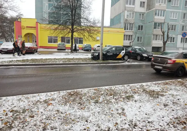 Два ДТП за полдня в Бобруйске: с такси и учебным авто. Фотофакт