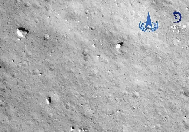 Китайский зонд «Чанъэ-5» успешно сел на Луне и начал сбор грунта
