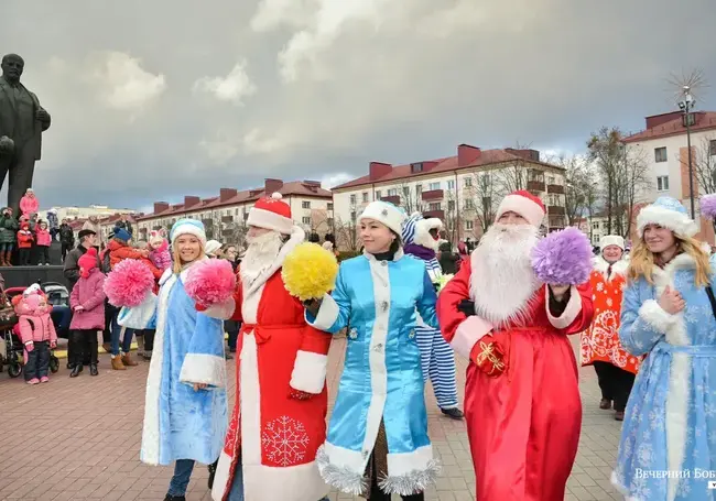 Автопробег Дедов Морозов и музыкальные открытки. Что в программе новогодних мероприятий?