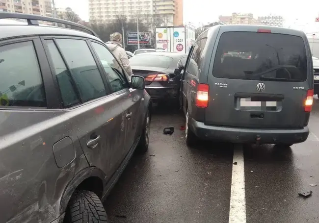 В Минске женщина уснула за рулем и врезалась в три автомобиля