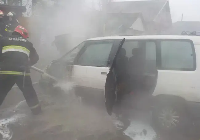 В Бобруйске сгорел автомобиль (видео)