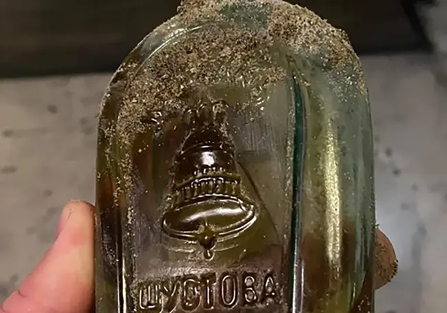 В Одессе нашли 120-летнюю бутылку коньяка
