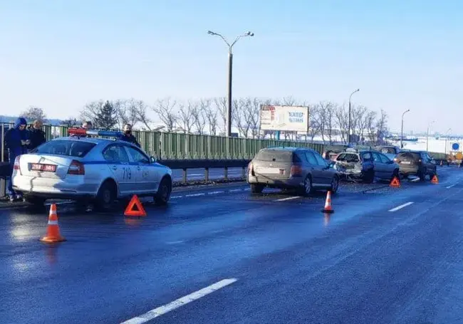 Пять автомобилей столкнулись на Минской кольцевой автодороге