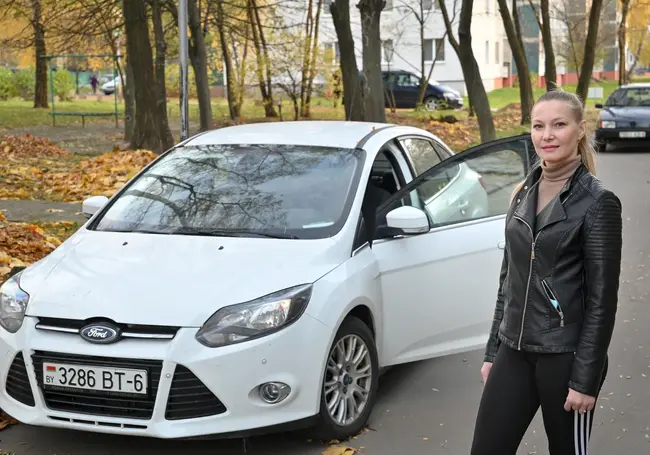 «Машинка со мной разговаривает, я ей отвечаю». Бобруйчанка – о своем Ford Focus III