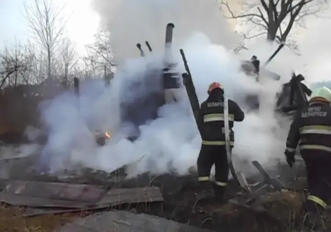В Бобруйском районе горел дом в деревне Мочулки