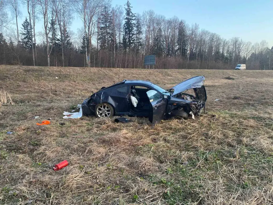 В Бобруйском районе автомобиль бобруйчанина трижды перевернулся и упал в  кювет. Водитель в больнице | bobruisk.ru