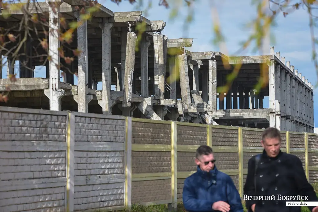 27.04.2021. Бобруйск. Демонтаж бетонных перекрытий «этажерки» на Георгиевском проспекте