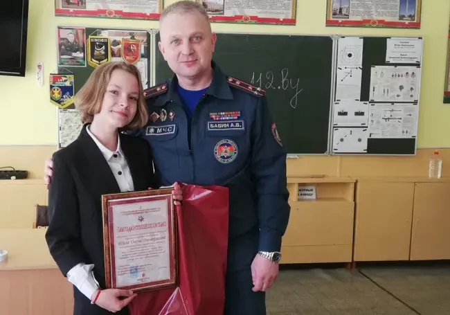 В Бобруйске наградили школьницу, которая помогла спасти человека на пожаре