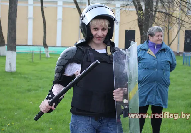 В Краснополье к 9 Мая устроили праздник со щитами и резиновыми палками