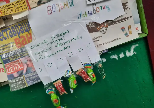 Милота дня: в Бобруйске между соседями завязалась трогательная переписка на доске объявлений