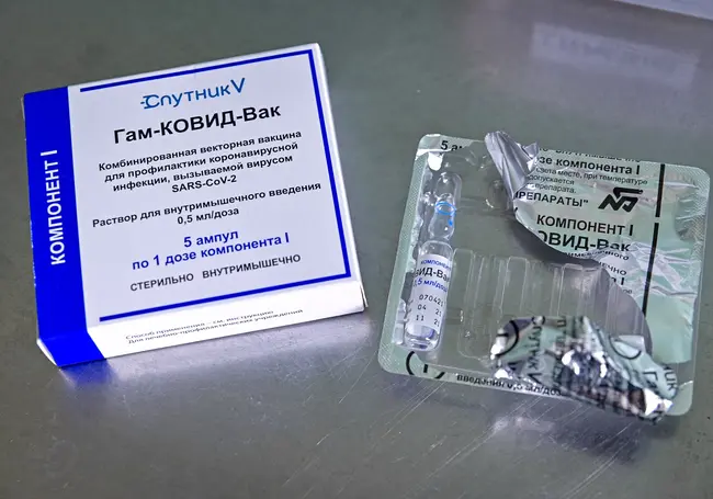 В Витебске помощник врача уничтожила более 4,5 тысячи доз вакцин против COVID-19. Дело передано в суд