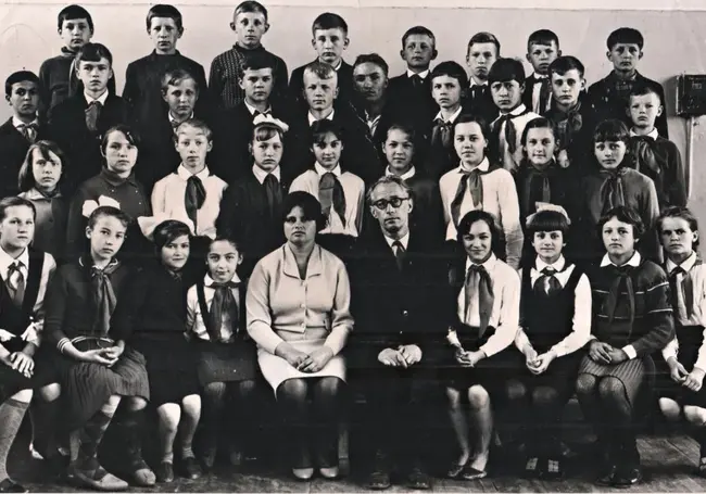 «Я вас всех помню и люблю!» – бывший директор 19-й школы откликнулась на воспоминания о жизни бобруйского двора на Интернациональной