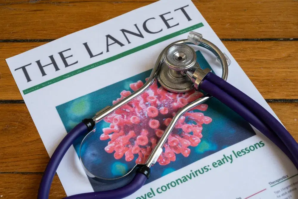 19 медицинское. Журнал Ланцет. Медицинский журнал the Lancet. Медицинский журнал Ланцет. Спутник v Lancet.