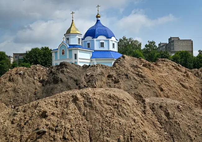 В Бобруйске рабочие копали траншею, внезапно обвалился грунт. Виновным признали директора