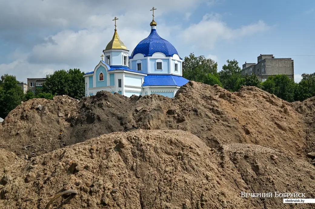 28.07.2021. Бобруйск. Земляные работы на улице Ульяновской. Архивное фото носит иллюстративный характер.