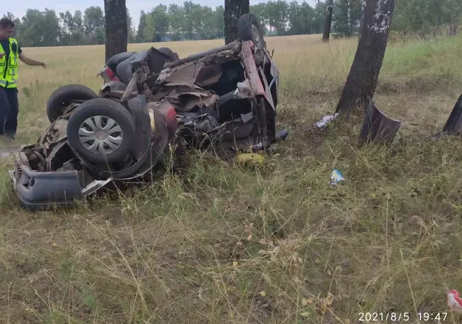 Смертельное ДТП в Слуцком районе: автомобиль разорвало на части, погибли два человека. Фото + видео