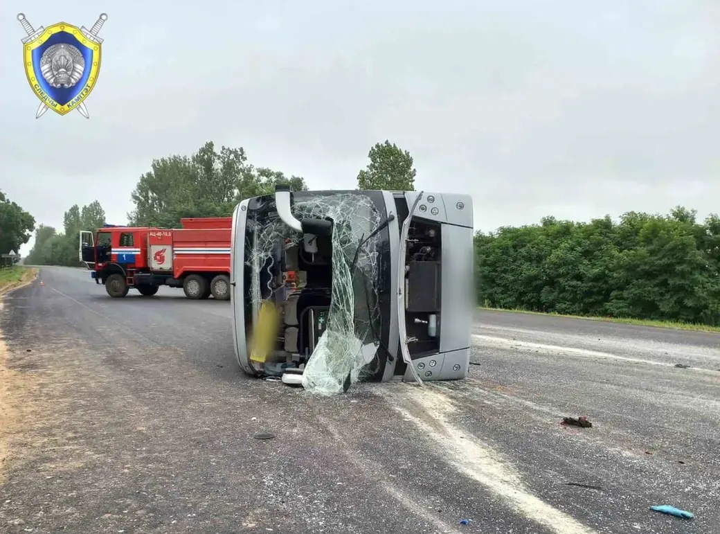 В Барановичском районе опрокинулся пассажирский автобус. Пострадали 11  человек | bobruisk.ru