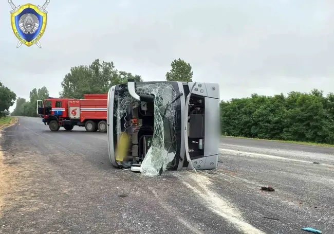 В Барановичском районе опрокинулся пассажирский автобус. Пострадали 11 человек