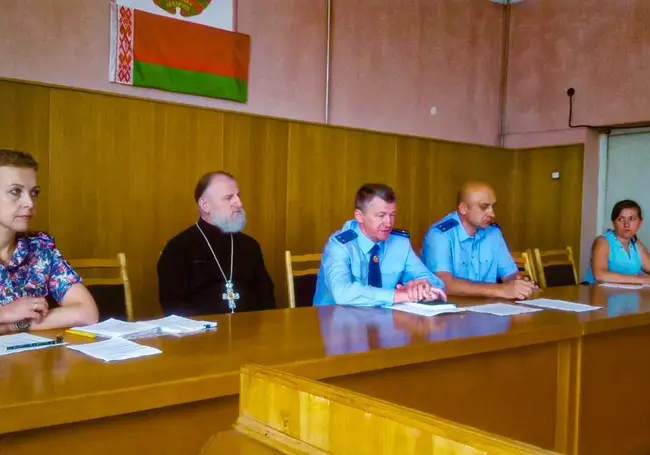 В Бобруйске прокуратура, милиция и церковь встретились с асоциальными личностями