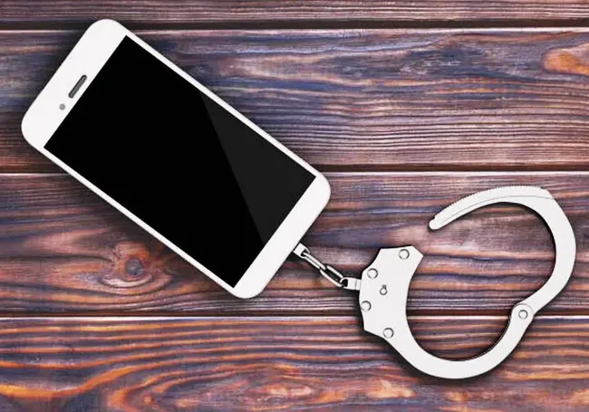 Повар-практикант украл мобильный телефон у посетителя могилевского кафе