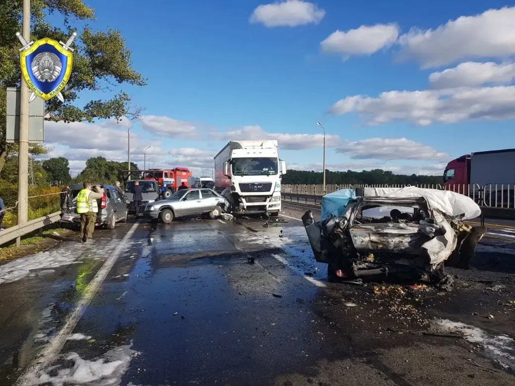 На столичной МКАД сгорел автомобиль с водителем и тремя пассажирами  (дополнено) | bobruisk.ru