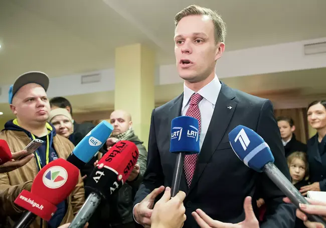 Глава МИД Литвы подал в отставку из-за транзита белорусских грузов