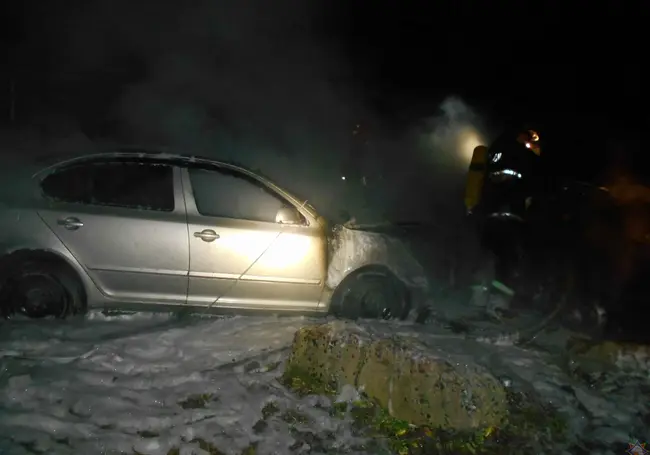 В Бобруйске на Парковой улице вечером горели сразу четыре авто