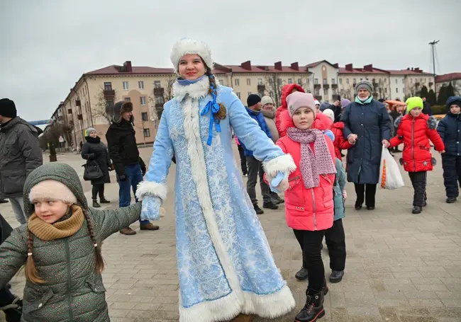 «Обсуждаем планы на Новый год. Хочется провести его так, чтоб запомнился до 8-го марта!» Жизнь глазами бобруйчан