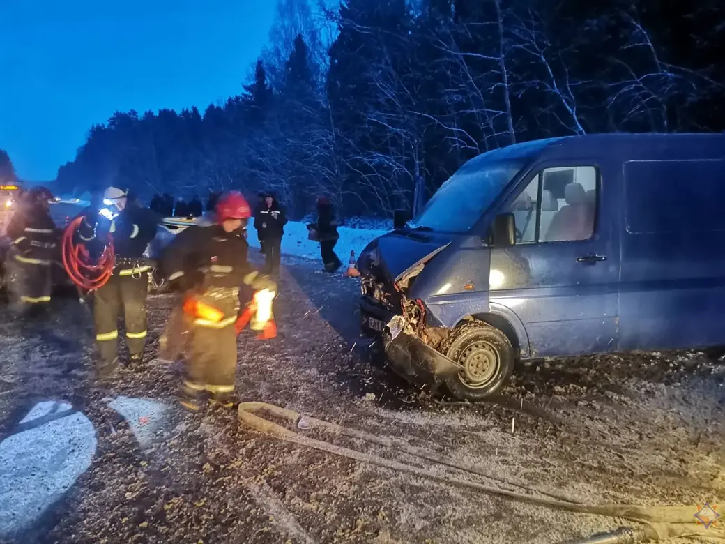 В Могилевском районе столкнулись легковой автомобиль, микроавтобус и  автобус | bobruisk.ru