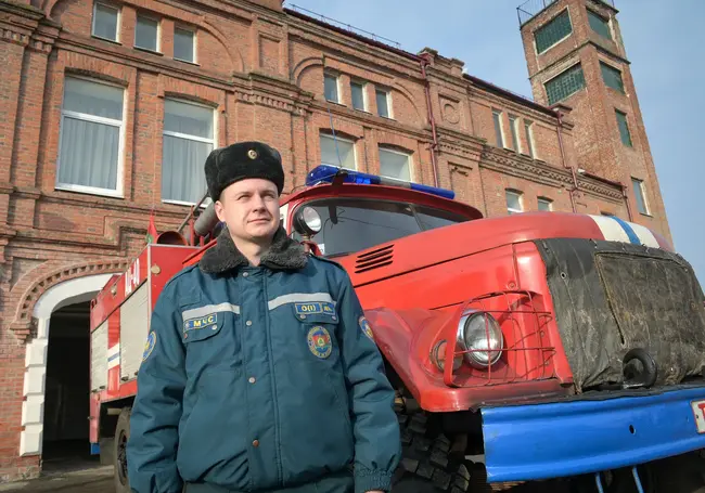 «Так поступил бы любой мужик на моем месте». Спасатель из Бобруйска, задержавший насильника, рассказал о службе и... любви
