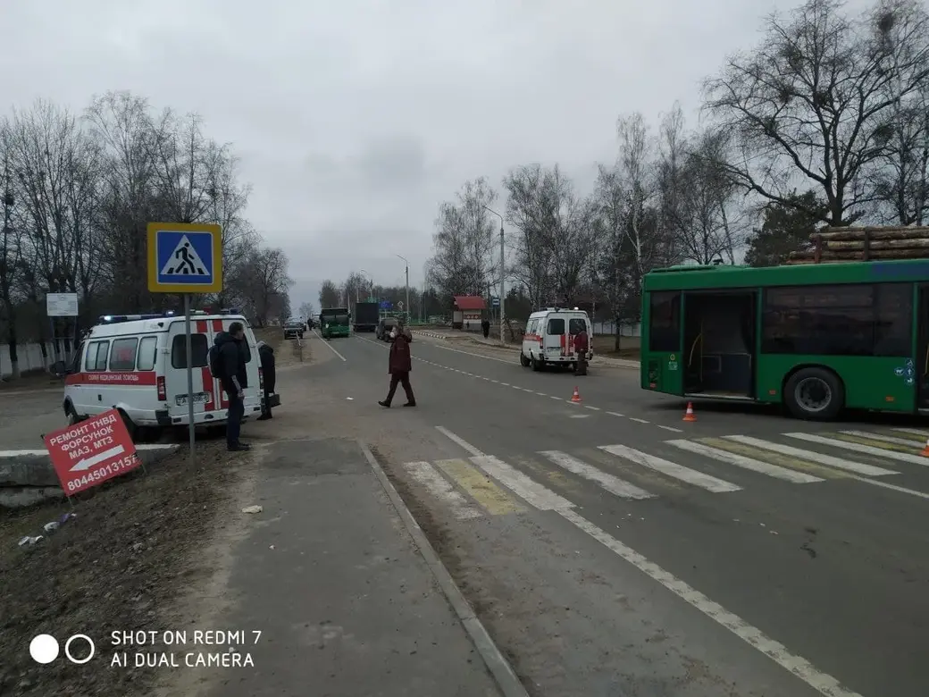 В Осиповичах столкнулись маршрутный автобус и лесовоз | bobruisk.ru