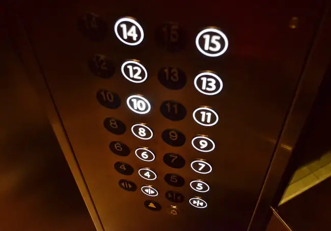 Почему плату за лифт берут исходя из площади жилья? Читатель интересуется
