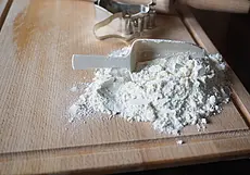 Правительство разрешило поднять цены на муку, подсолнечное масло и детское питание