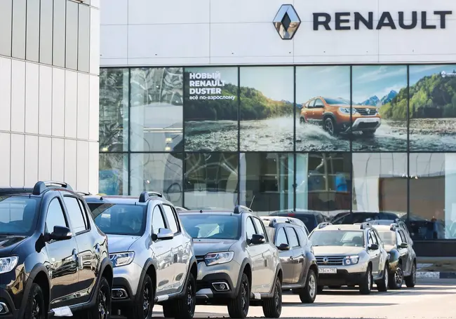 Автоконцерн Renault приостанавливает деятельность в России