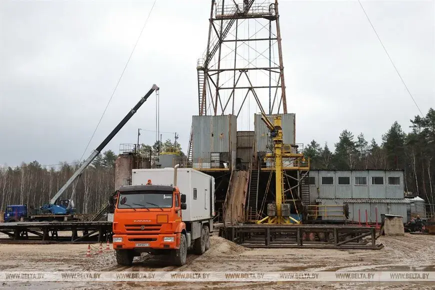 В Беларуси найдено новое нефтяное месторождение в районе Припяти.