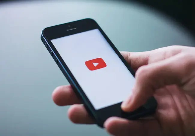 Глава Минцифры Шадаев опроверг слухи о закрытии Youtube в России