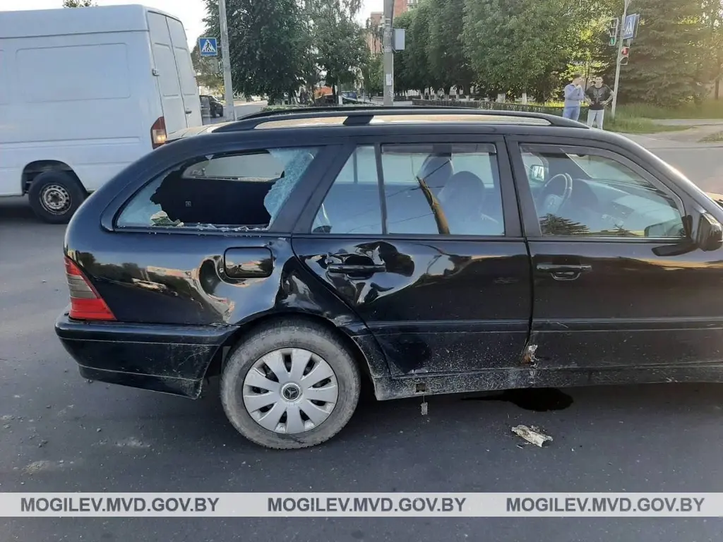 В Бобруйске автомобиль, совершая левый поворот, сбил мотоциклиста |  bobruisk.ru