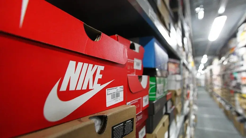 Компания Nike полностью уходит из России.