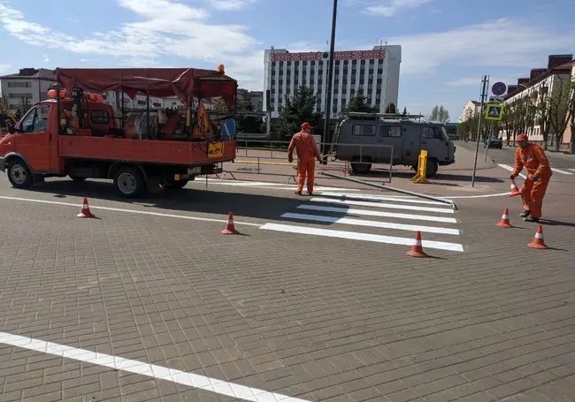 На площади Ленина появились два новых пешеходных перехода. Фотофакт