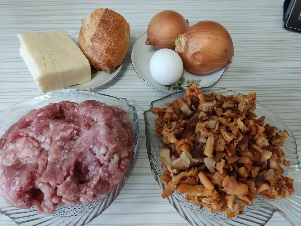 Мясные рулетики с грибами. Пошаговый рецепт с фото Рулет из мяса с грибами в духовке