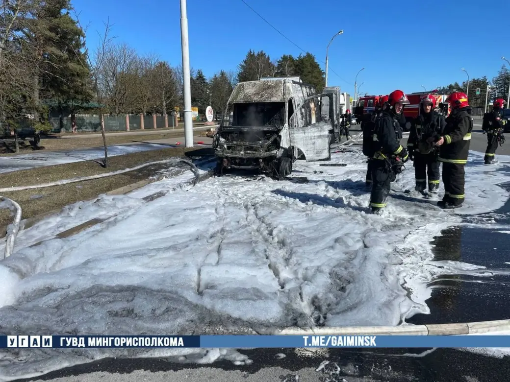 В Минске на проспекте Независимости на ходу загорелся микроавтобус |  bobruisk.ru