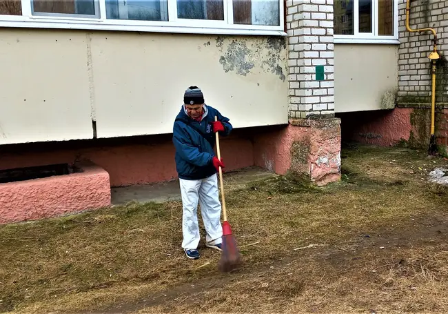 Дворник в белых носках, или Ноктюрн на флейте водосточных труб
